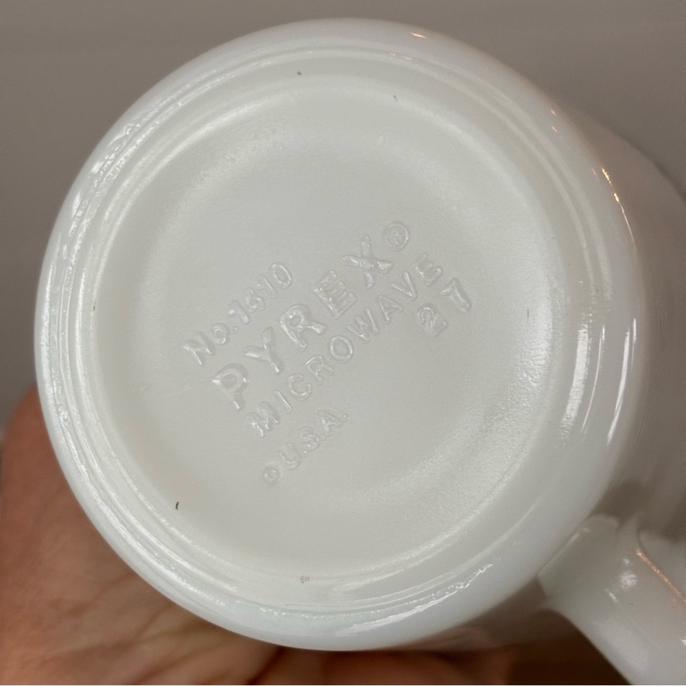 Vintage Pyrex Old Town Blue Onion White Milk Glass Mugs Set of 2 - Picture 12 of 14